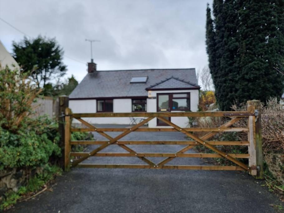 Holiday home Yr Hen Efail Ederyn